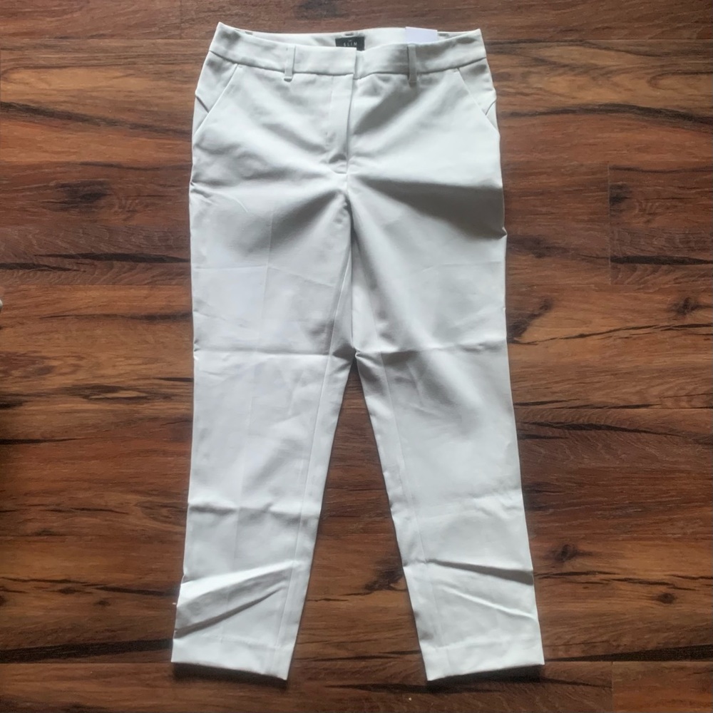 White House Black Market- w’s 10 - The Slim ankle - light gray/cream color